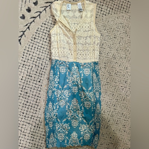 Lasercut Fleur-De-Lys Sheath Beguile by Byron Lars - Picture 9 of 9